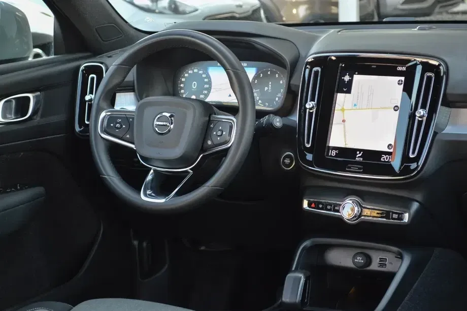 Volvo XC 40 T2 AT8 Momentum — imagine 4