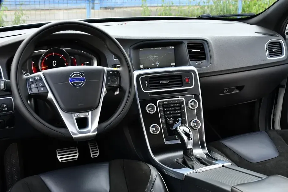 Volvo S60 II D5 Geartronic RDesign — imagine 6
