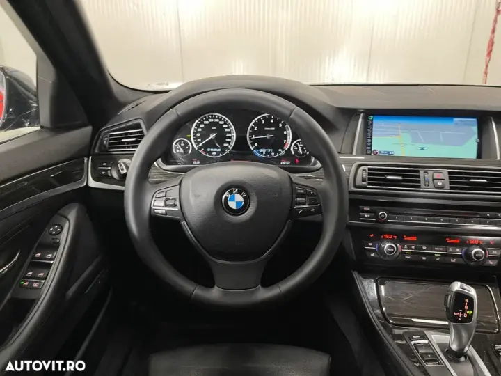 BMW Seria 5 G30/G31 [2017 - Prezent] 520i Aut. Luxury Line