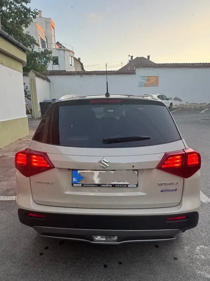 Suzuki Vitara III 1.4 Boosterjet AllGrip MHEV Spirit — imagine 4