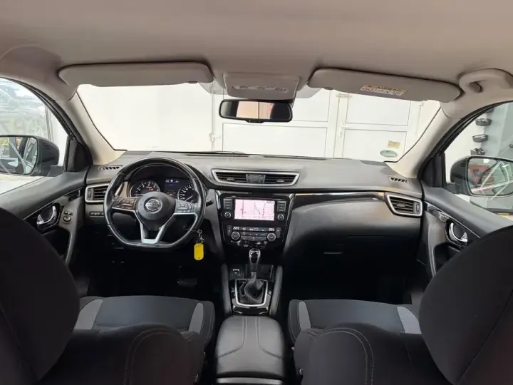 Nissan Qashqai II 1.3 DIG-T DCT SHIRO