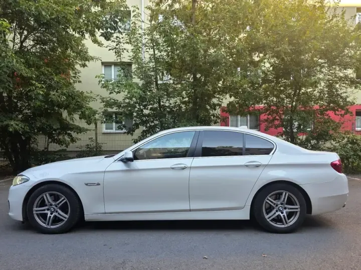 BMW Seria 5 F10/F11/F07 520d AT
