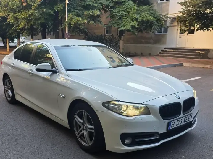 BMW Seria 5 F10/F11/F07 520d AT