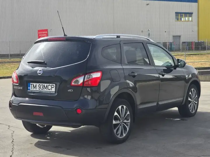 Nissan Qashqai+2