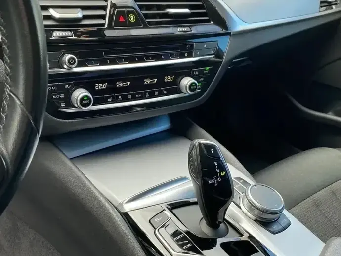BMW Seria 5 G30/G31 520d AT