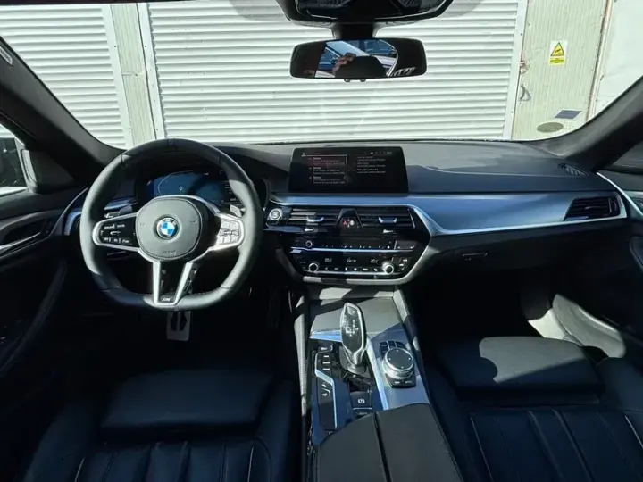 BMW Seria 5 G30/G31 520d xDrive Aut. M Sport Edition