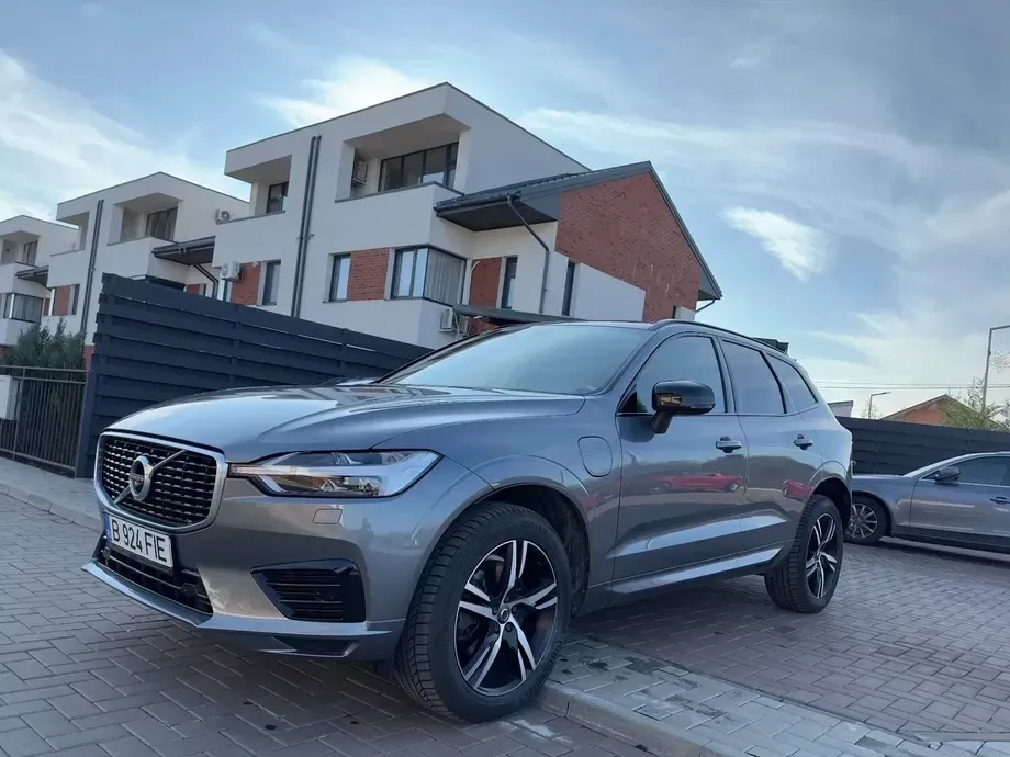 Volvo XC 60 II Recharge T8 Twin Engine eAWD R-Design — imagine 4