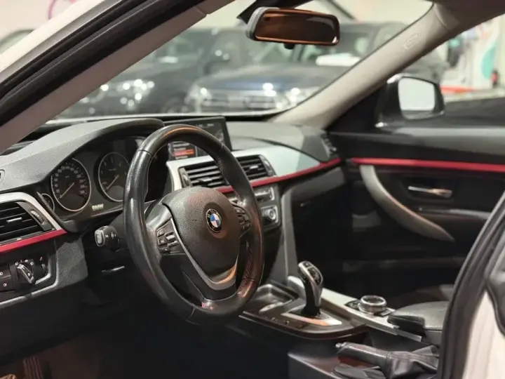 BMW Seria 3 320d Aut. Sport Line