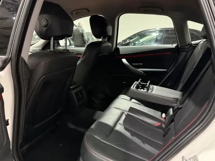 BMW Seria 3 320d Aut. Sport Line