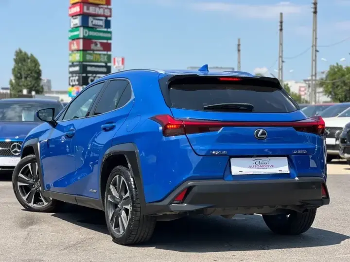 Lexus UX 250h FWD Business