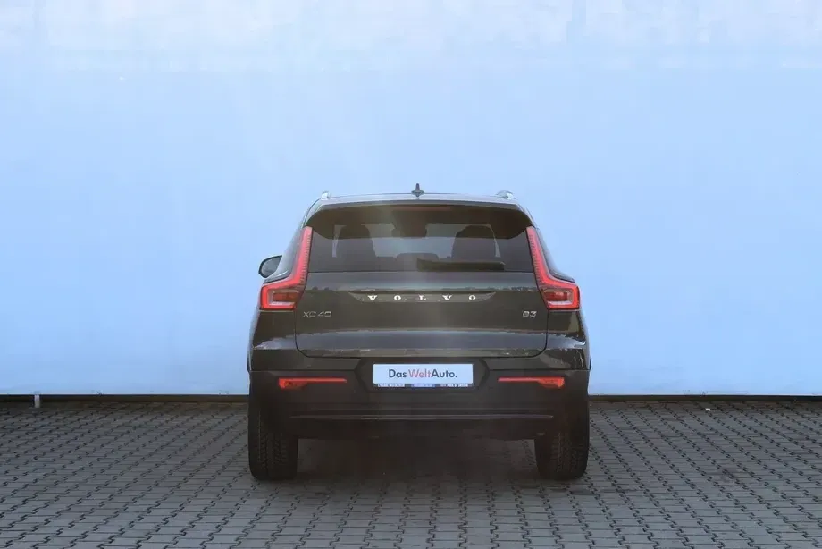 Volvo XC 40 B3 AT FWD MHEV Plus Dark — imagine 6