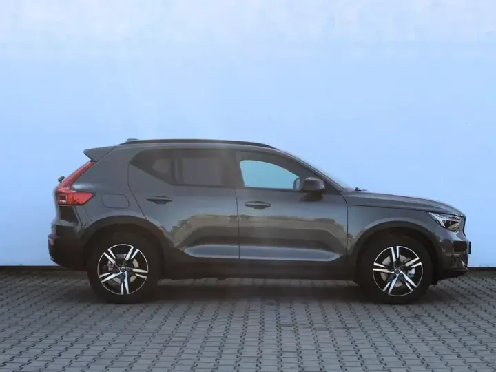 Volvo XC 40 B3 AT FWD MHEV Plus Dark