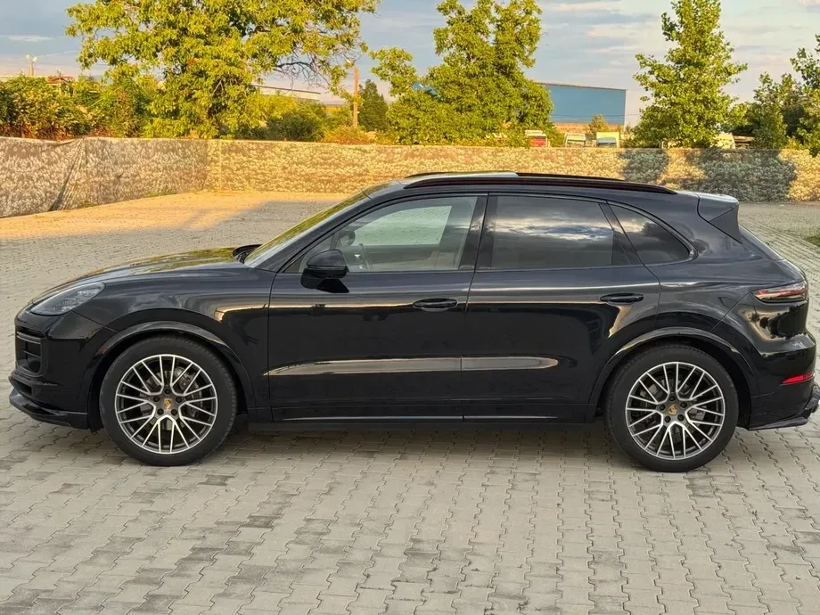 Porsche Cayenne — imagine 3