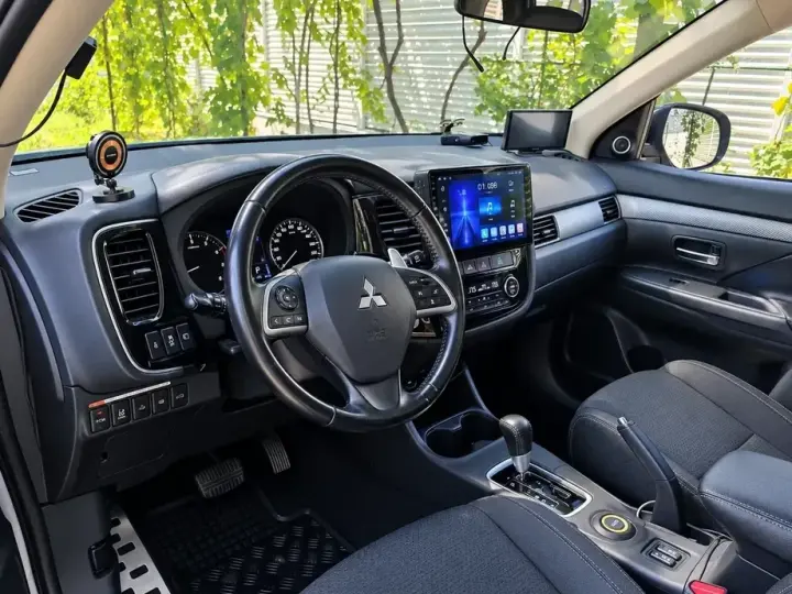 Mitsubishi Outlander III 2.2L DI-D 6AT 4WD Instyle pachet ASF A62