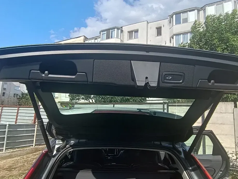 Volvo XC 60 II D4 Momentum Pro — imagine 5