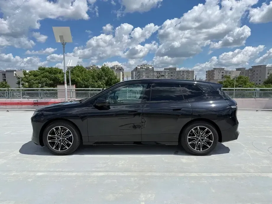 BMW iX — imagine 5