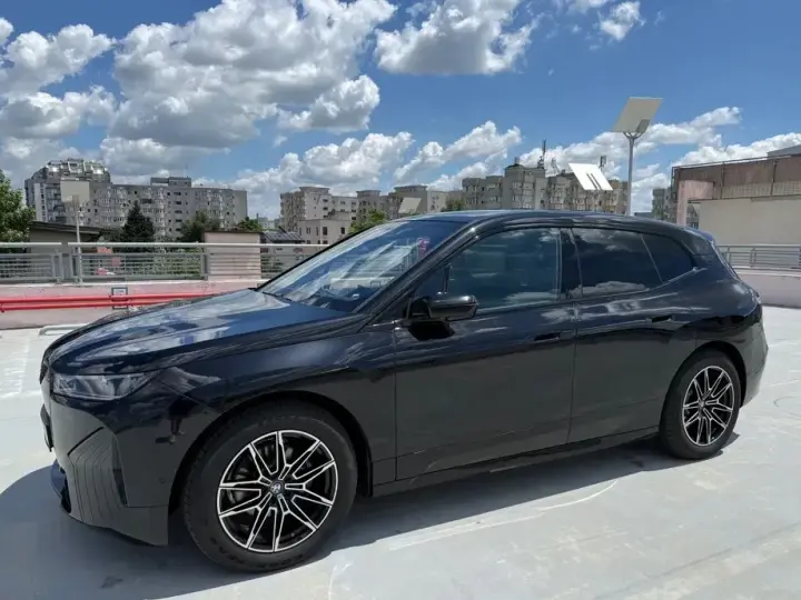 BMW iX