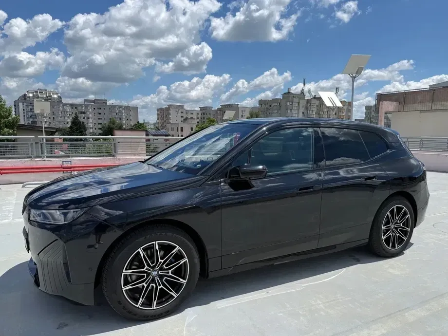 BMW iX — imagine 4