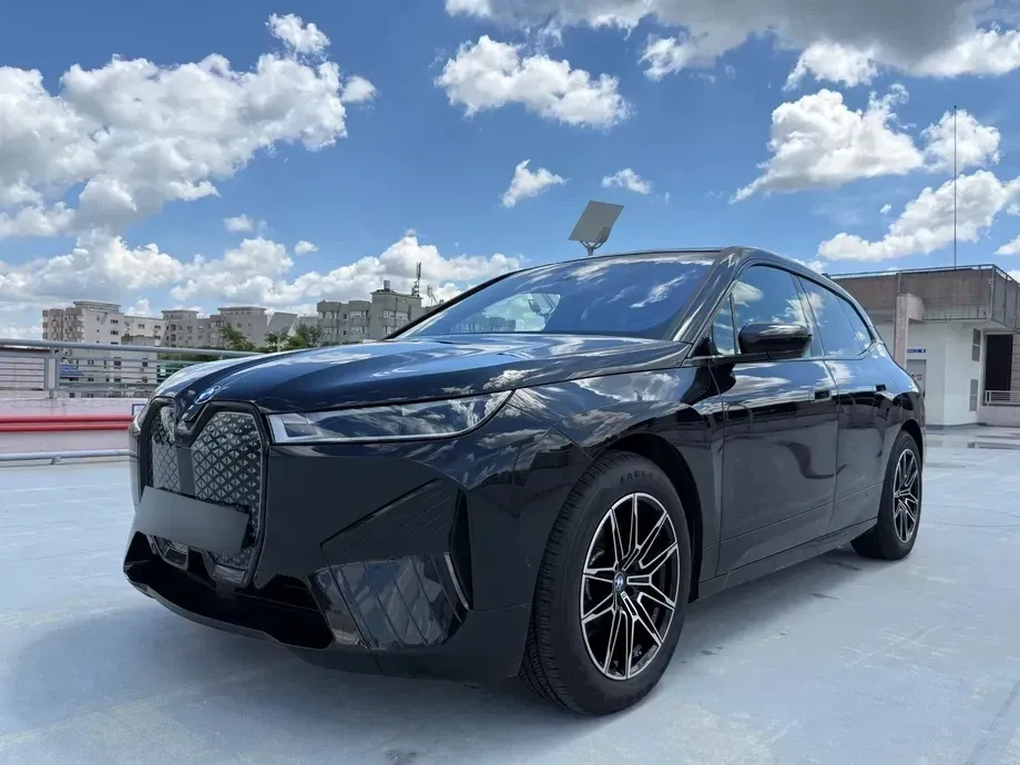 BMW iX — imagine 3