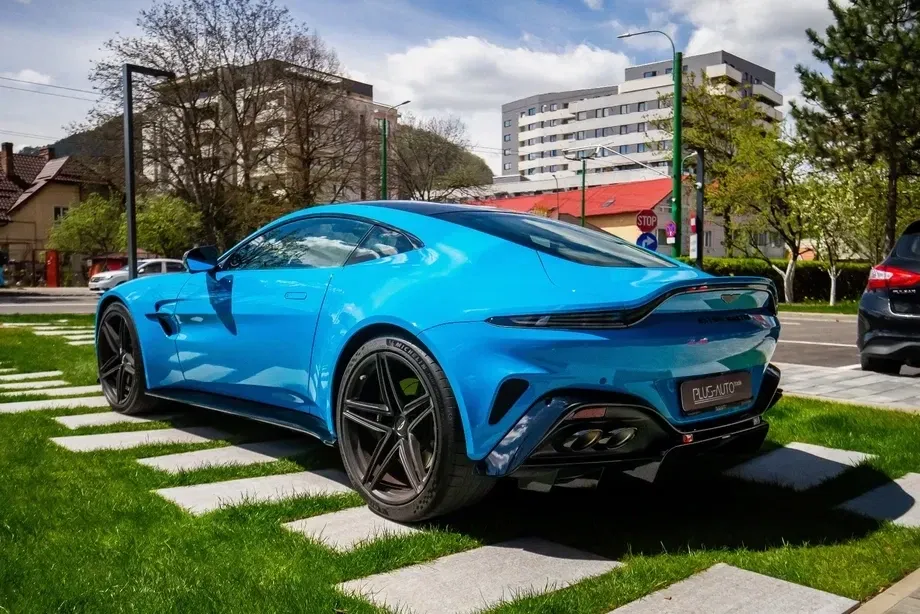 Aston Martin V8 Vantage — imagine 5