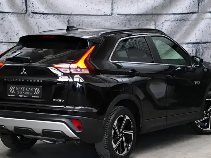 Mitsubishi Eclipse Cross 4WD Top