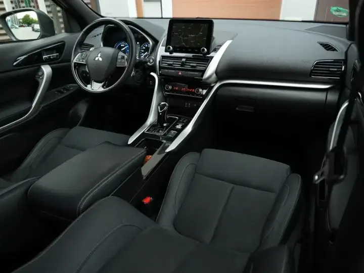 Mitsubishi Eclipse Cross 4WD Top