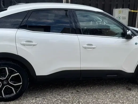 Citroën C4 E-C4 136 SHINE