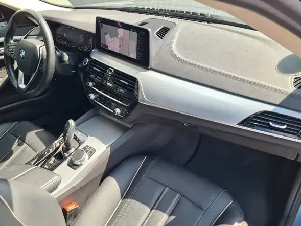 BMW Seria 5 530e Aut. Luxury Line