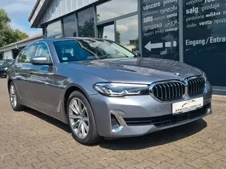 BMW Seria 5 530e Aut. Luxury Line