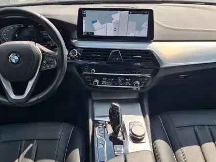 BMW Seria 5 530e Aut. Luxury Line