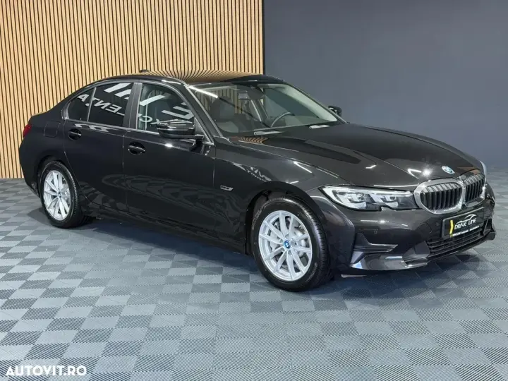 BMW Seria 3 330e AT PHEV