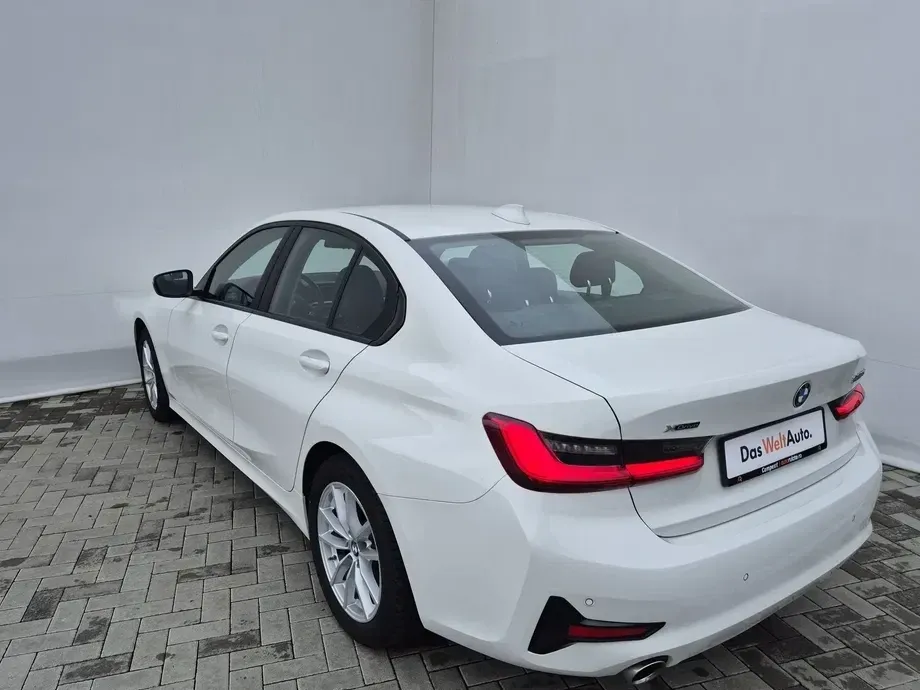 BMW Seria 3 320d xDrive AT MHEV — imagine 3
