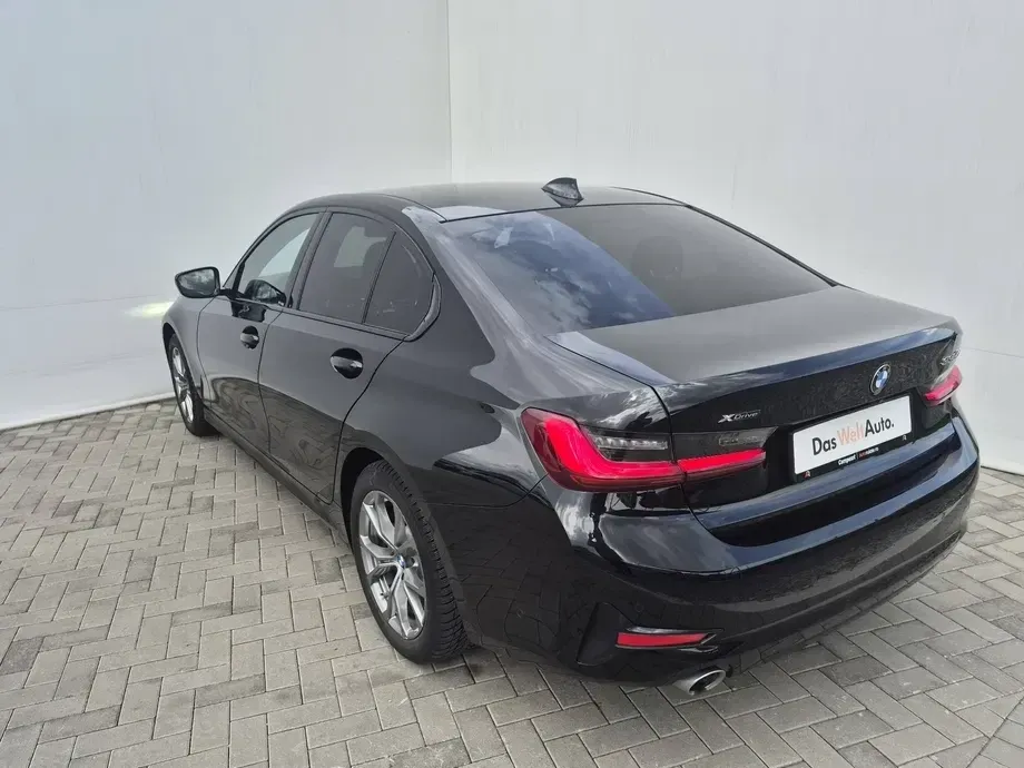BMW Seria 3 330d xDrive AT MHEV — imagine 3