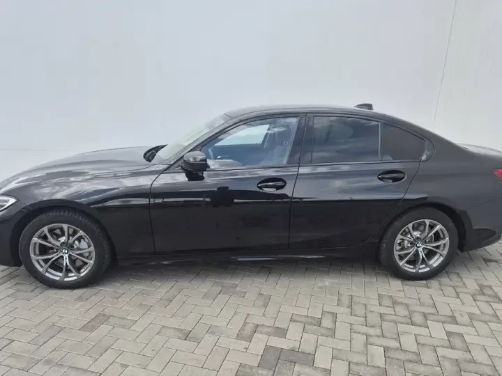 BMW Seria 3 330d xDrive AT MHEV