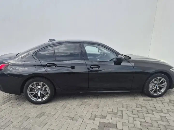 BMW Seria 3 330d xDrive AT MHEV