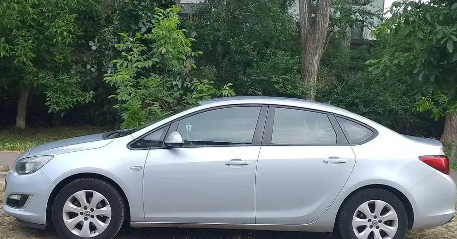 Opel Astra J 1.4 Turbo ECOTEC Drive — imagine 3