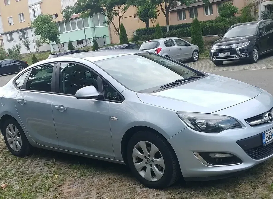 Opel Astra J 1.4 Turbo ECOTEC Drive — imagine 4