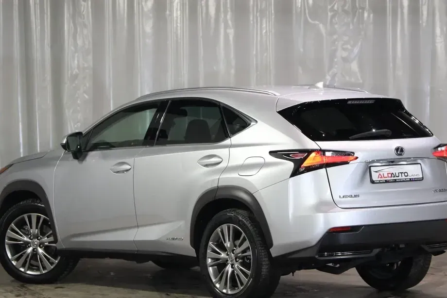 Lexus NX I 300h — imagine 4
