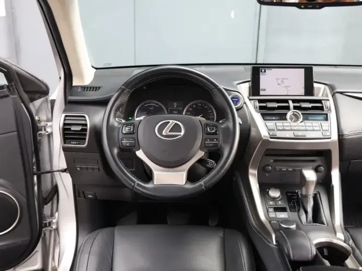 Lexus NX I 300h