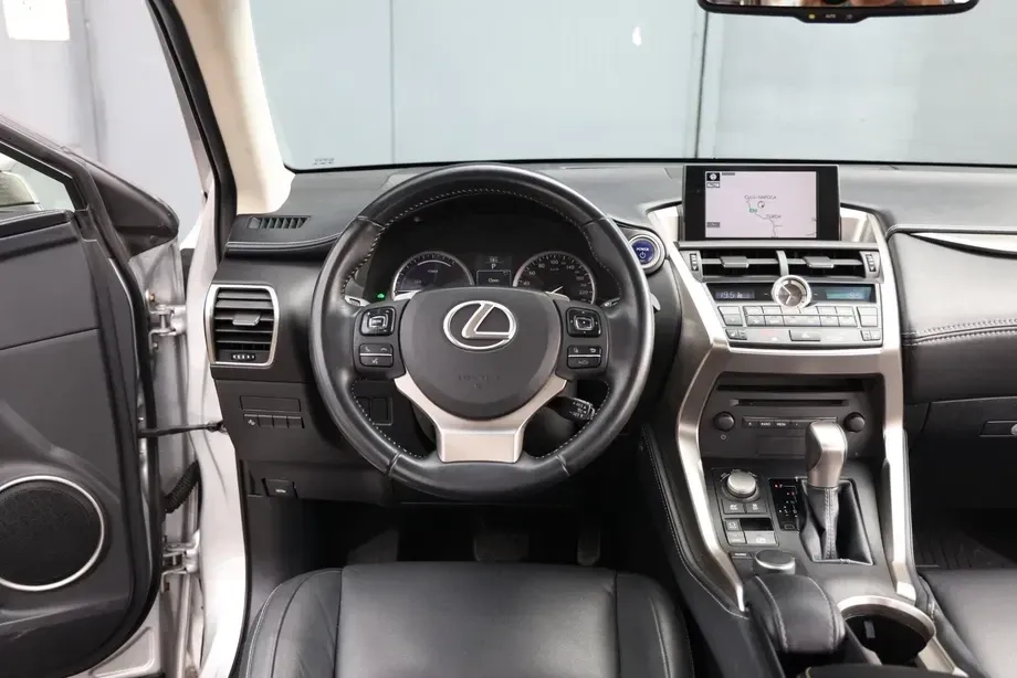 Lexus NX I 300h — imagine 5