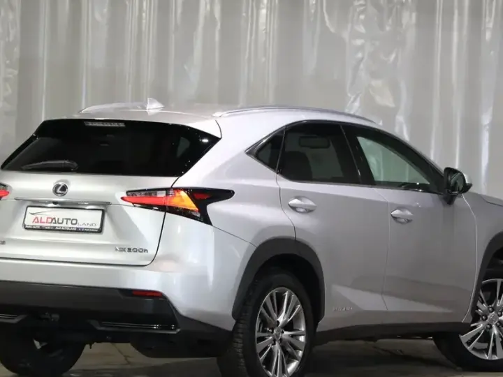 Lexus NX I 300h