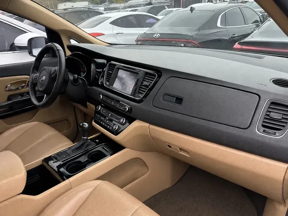 Kia Carnival — imagine 4