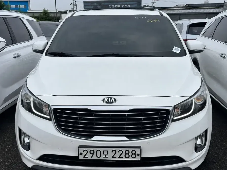 Kia Carnival — imagine 2