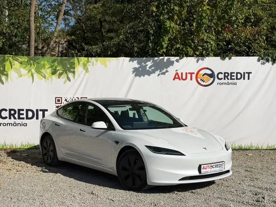 Tesla Model 3 — imagine 5