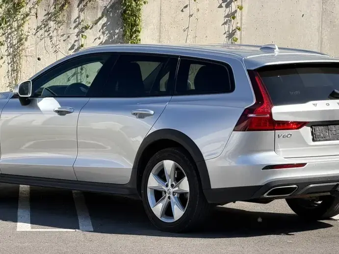 Volvo V60 II D4 AWD Geartronic Momentum