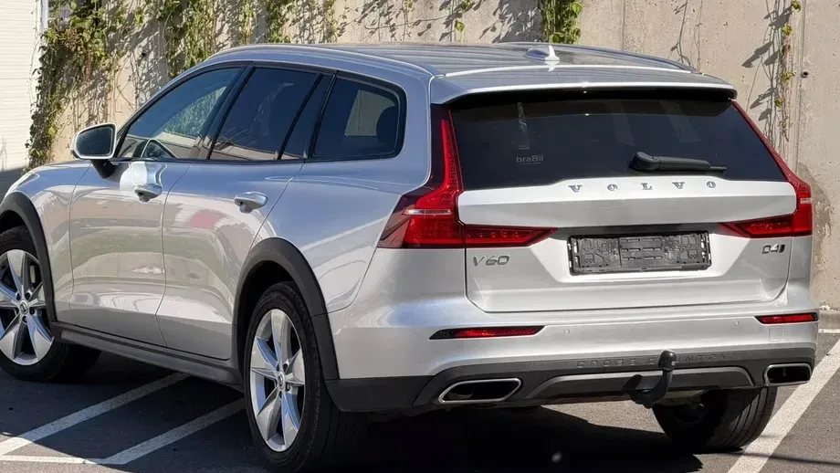 Volvo V60 II D4 AWD Geartronic Momentum — imagine 3