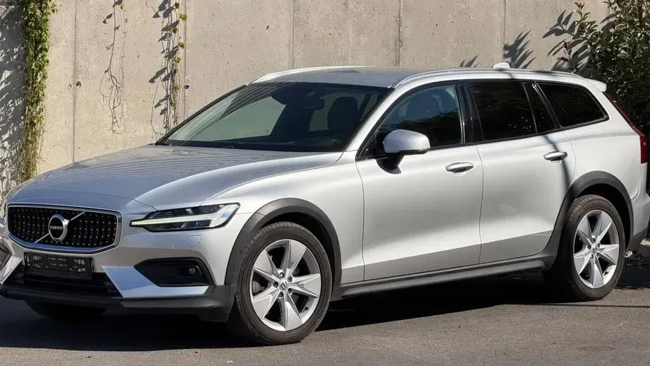 Volvo V60 II D4 AWD Geartronic Momentum — imagine 2