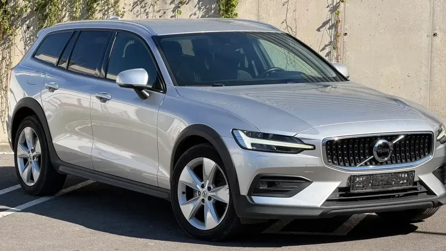 Volvo V60 II D4 AWD Geartronic Momentum — imagine 4