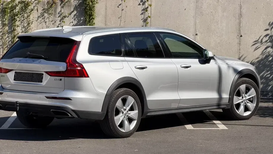 Volvo V60 II D4 AWD Geartronic Momentum — imagine 5
