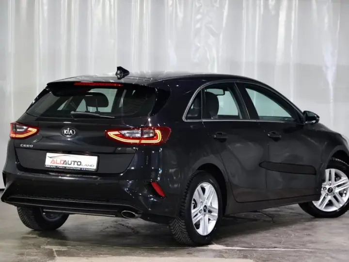 Kia Cee`d III 1.0 T-GDI 120 OPF Edition 7